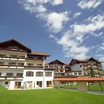 Hotel Hartungs Hoteldorf 3*