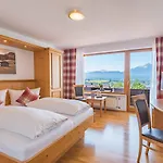 Hartungs Hoteldorf Hotel 3*
