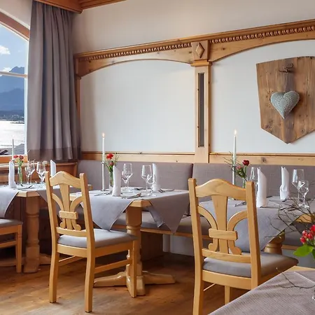 Hartungs Hoteldorf Otel 3*