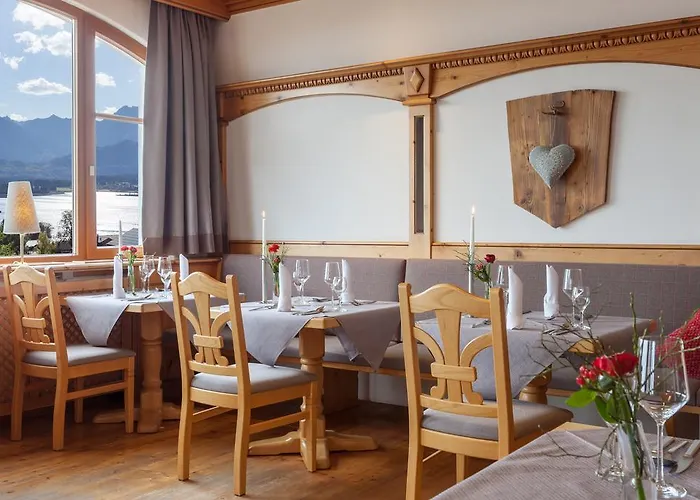 Hartungs Hoteldorf Szálloda 3*