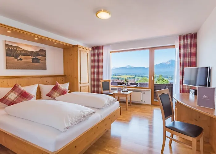 Hartungs Hoteldorf Готель 3*